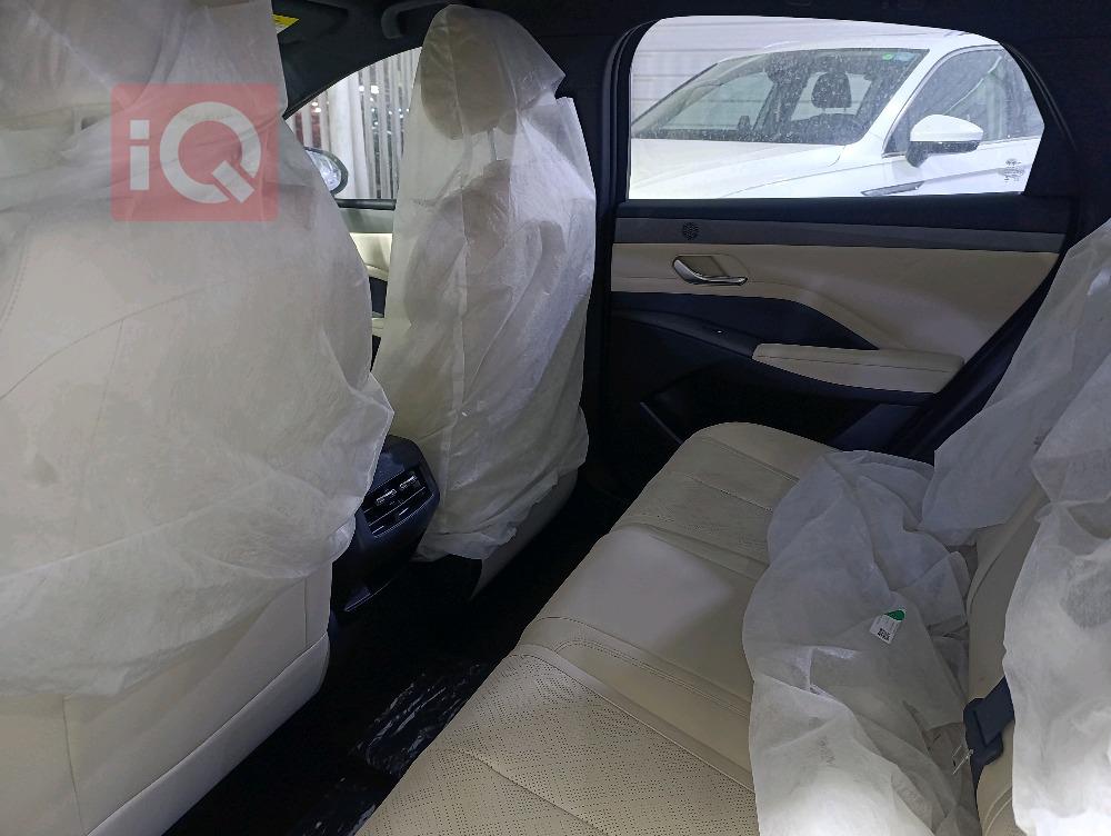 بی وای دی Qin Plus